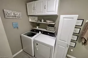 8742 Henderson Rd, Diamond, OH 44412 - Photo 9