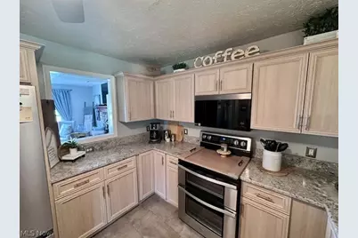 8742 Henderson Road, Diamond, OH 44412 - Photo 7