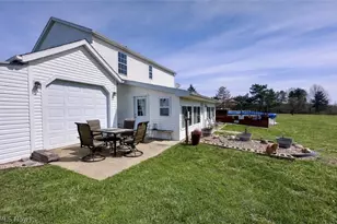 8742 Henderson Rd, Diamond, OH 44412 - Photo 35