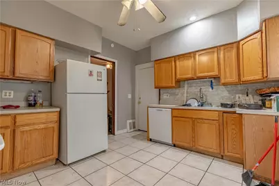 4619 Pearse Avenue, Newburgh Heights, OH 44105 - Photo 7