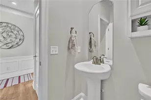 180 Country Mdw Ln, Wadsworth, OH 44281 - Photo 11