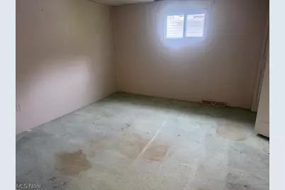 68298 Orchard Avenue, Bridgeport, OH 43912 - Photo 9