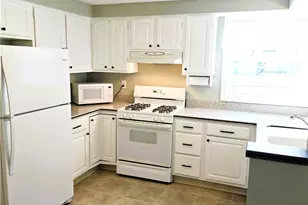 9898 Lakeview Cir, Strongsville, OH 44136 - Photo 3