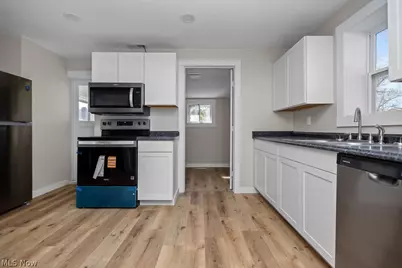 260 Courtland Boulevard, Eastlake, OH 44095 - Photo 3