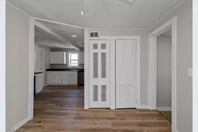 260 Courtland Boulevard, Eastlake, OH 44095 - Photo 9