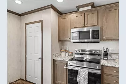 4822 Valley Hills Drive, Ravenna, OH 44266 - Photo 11