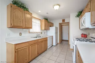 1432 Waters Edge Dr, Akron, OH 44313 - Photo 9