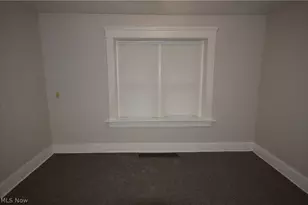 486 Howe St, Akron, OH 44307 - Photo 9