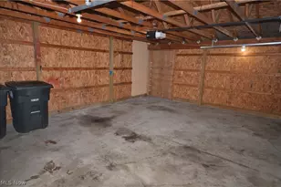 486 Howe St, Akron, OH 44307 - Photo 25