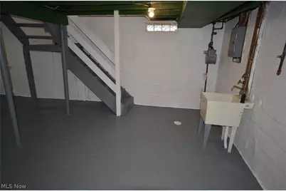 486 Howe Street, Akron, OH 44307 - Photo 21