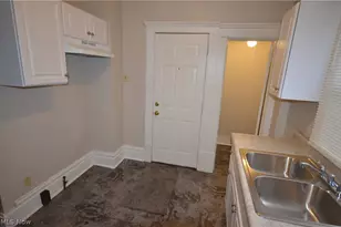486 Howe St, Akron, OH 44307 - Photo 7