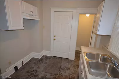 486 Howe Street, Akron, OH 44307 - Photo 7