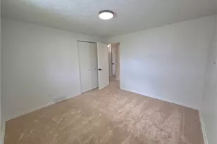 3181 Parmalee Dr, Green Hills, OH 44131 - Photo 15