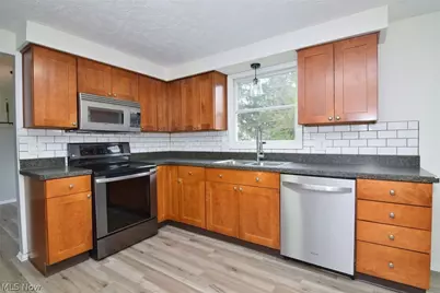 12395 Country Oaks Trail, Chardon, OH 44024 - Photo 11