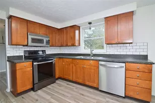 12395 Country Oaks Trail, Chardon, OH 44024 - Photo 11