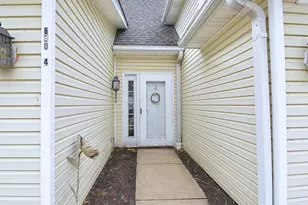 658 2nd St, Fairport Harbor, OH 44077 - Photo 3