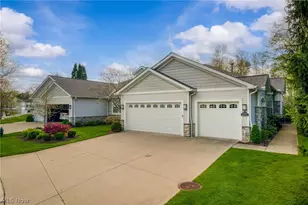 364 Blossom Ln, Orange Village, OH 44022 - Photo 3