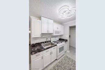 1372 Golden Gate Boulevard #B-201, Mayfield Heights, OH 44124 - Photo 7