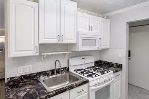 1372 Golden Gate Blvd, Mayfield Heights, OH 44124 - Photo 7
