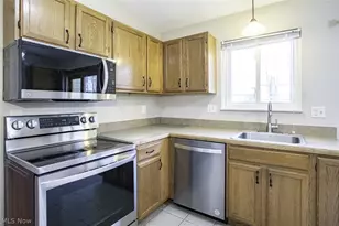 18267 Walnut Dr, Strongsville, OH 44149 - Photo 11