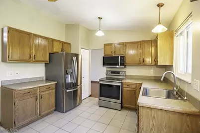 18267 Walnut Drive, Strongsville, OH 44149 - Photo 7