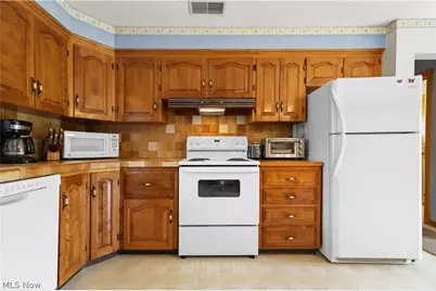 14560 Cenfield Street NE, Alliance, OH 44601 - Photo 5