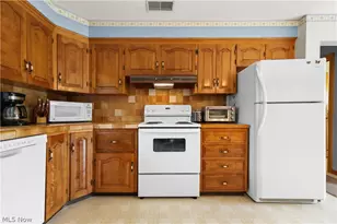 14560 Cenfield St NE, Alliance, OH 44601 - Photo 5