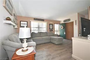 4942 Signature Cir, Austintown, OH 44515 - Photo 7