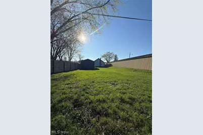 1748 South Lawn Extension, Coshocton, OH 43812 - Photo 3