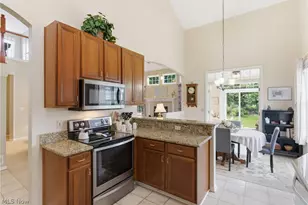 15220 Chestnut Oak Ln, Strongsville, OH 44149 - Photo 9