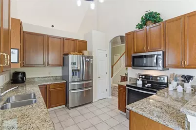 15220 Chestnut Oak Lane, Strongsville, OH 44149 - Photo 7