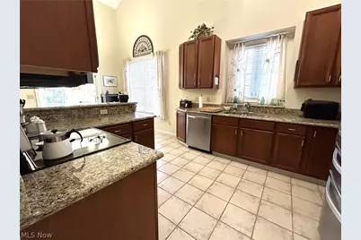 15220 Chestnut Oak Lane, Strongsville, OH 44149 - Photo 5