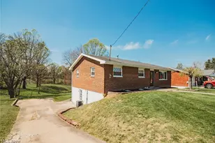 19 Osborne St, Washington, WV 26181 - Photo 5