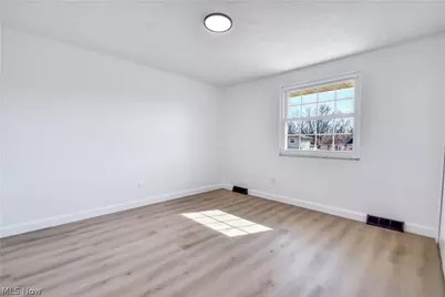 447 Saint Lawrence Boulevard, Eastlake, OH 44095 - Photo 33