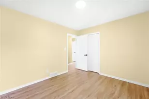 6370 Manchester Rd, Parma, OH 44129 - Photo 21