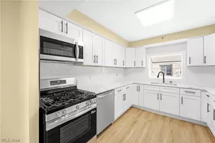 6370 Manchester Rd, Parma, OH 44129 - Photo 9