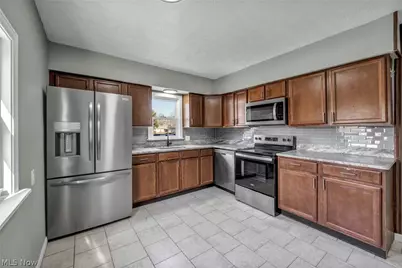 800 Independence Avenue, Akron, OH 44310 - Photo 9