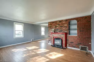 860 E 232nd St, Euclid, OH 44123 - Photo 5