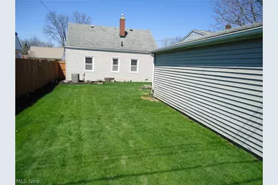 318 Van Buren Avenue, Cuyahoga Falls, OH 44221 - Photo 3