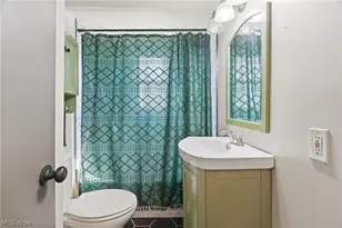 240 E 45th St, Lorain, OH 44052 - Photo 21