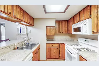 2110 Pinebrook Trail, Cuyahoga Falls, OH 44223 - Photo 23