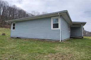 6869 Wardell Hollow Rd SE, Uhrichsville, OH 44683 - Photo 3