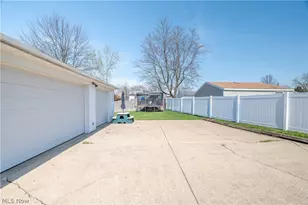 739 Notre Dame Ave, Austintown, OH 44515 - Photo 13