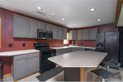 204 S Prospect Avenue, Hartville, OH 44632 - Photo 9