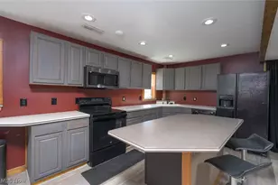 204 S Prospect Ave, Hartville, OH 44632 - Photo 9