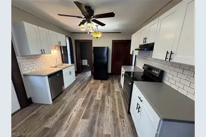 11238 Center Drive NE, Sandyville, OH 44671 - Photo 9