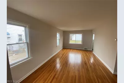805 E 254th Street, Euclid, OH 44132 - Photo 3