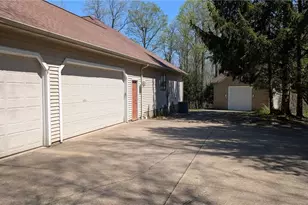 9855 Breckenridge Dr, Chardon, OH 44024 - Photo 5