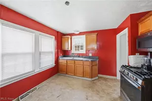 324 E 248th St, Euclid, OH 44123 - Photo 7