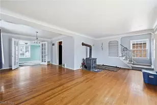 324 E 248th St, Euclid, OH 44123 - Photo 3